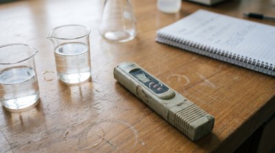 Handheld meters used to check TDS and pH of reverse osmosis water